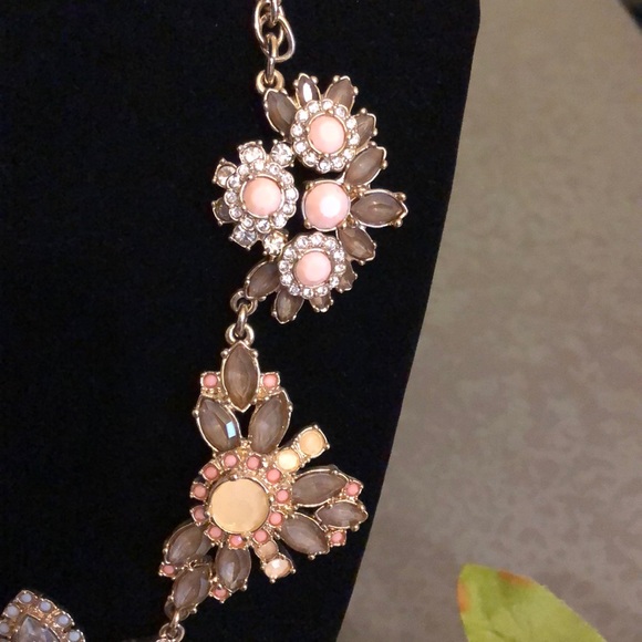 Gorgeous Ann Taylor Statement Necklace - Picture 4 of 5